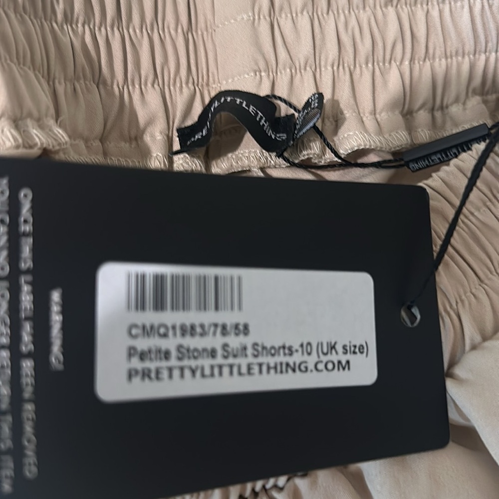 Pretty little thing size 23 - Picture 5 of 5